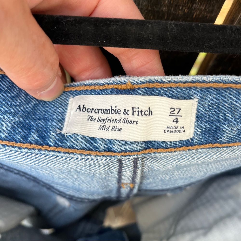 Abercrombie & Fitch The Boyfriend Distressed Midrise Jean Shorts In Sz 27/4 - Picture 3 of 10
